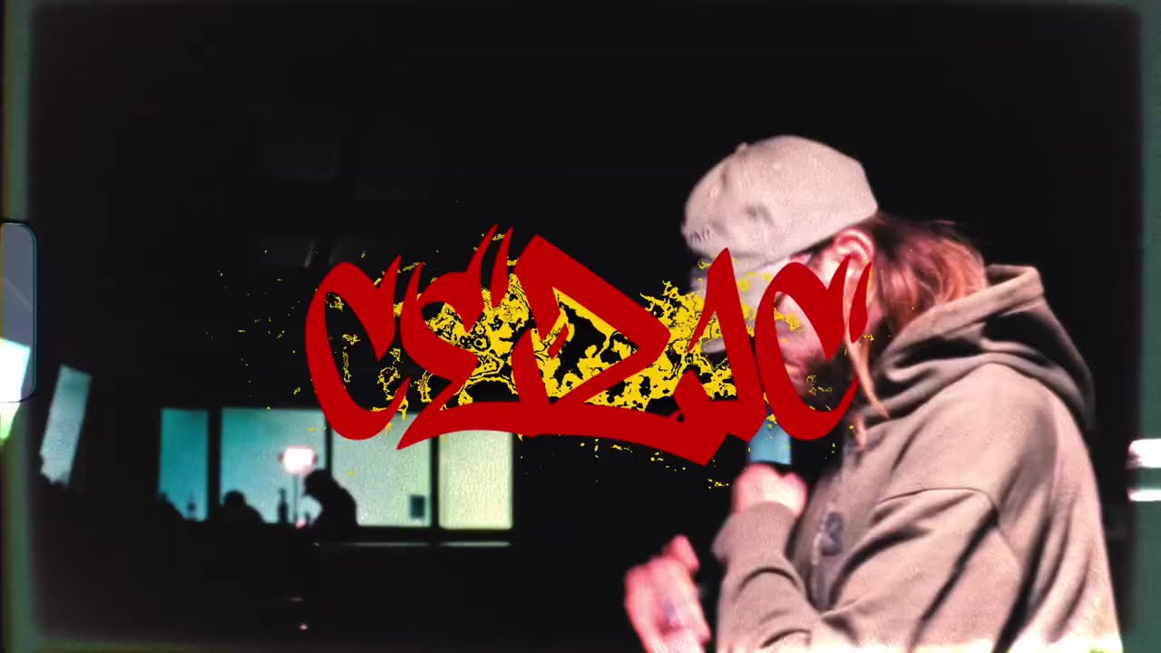 Concert în lumină slabă cu graffiti roșu CEZIC